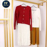 Vêtements d'occasion - Jupes en velours pour femmes de classe A, longueurs variées. Commande minimum : 500 kg. Vente en gros groupée