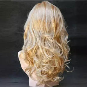 <span class=keywords><strong>Blonde</strong></span> Pruik Van Vrouwen Met Lang Krullend Haar. Trendy Kapsel Met Grote Golven. Fluffy Rose Net Pruik Hoofdband - Product Image 3