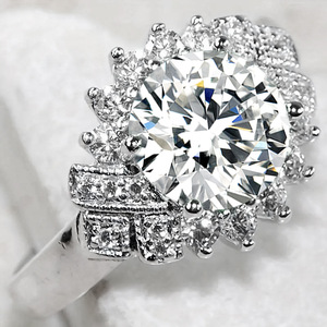 Anello dal Design Accattivante, Stile Audace per Donne - Product Image 2