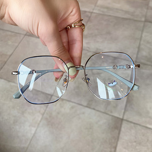 Montures de lunettes carrées Qianai anti-lumière bleue pour femmes, design irrégulier en métal, taille moyenne, verres PC - Product Image 2