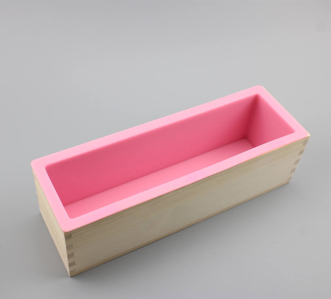 Rosa con caja de madera
