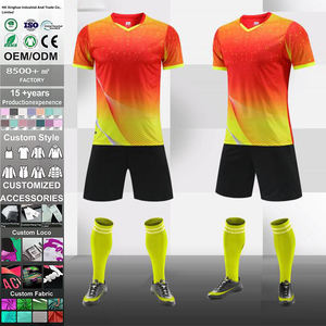 Maillots de football pour hommes de haute qualité en gros, respirants, à séchage rapide, manches courtes, ensembles de clubs de football, vêtements de sport d'été - Product Image 1