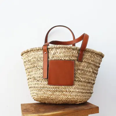 Free customized logo summer beach travel grass bag bucket bag woven straw handbag