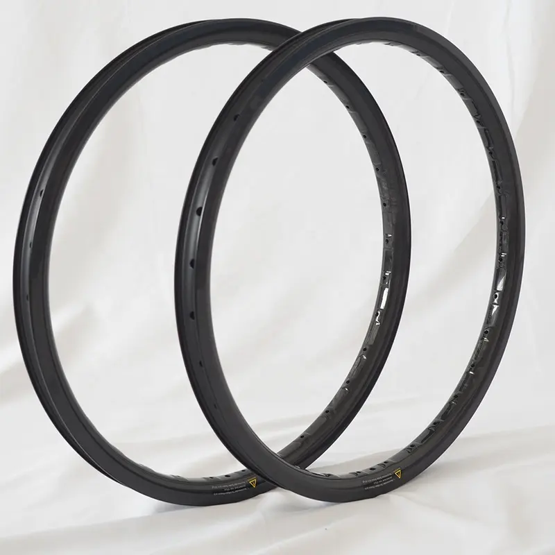 Cerchio in carbonio nero affrettato 18 fori cerchi in carbonio nero bici da corsa 28 cerchi in carbonio nero 29mm