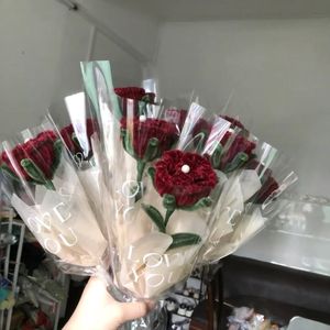 Venta al por mayor de flores artificiales de plástico rosa roja, ramos de rosas, tallos de chenilla, pipa de tabaco ondulada, limpiador de pipas, flor artesanal - Product Image 2
