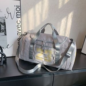 Sac de sport en nylon léger et durable avec fermeture éclair, grande capacité, tendance, portable, unisexe, directement du fabricant - Product Image 2