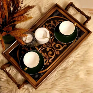 Bandeja de Servir de Madera de Acacia con Plato Decorativo de Metal, Color y Tamaño Personalizados para Uso en el Hogar, Restaurantes, Hoteles y Bodas, Hecho en India - Product Image 1