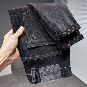 Nuovo 2024 all'ingrosso <span class=keywords><strong>Jeans</strong></span> da <span class=keywords><strong>uomo</strong></span> di alta qualità sottile con stampa ricamata di Design per il tempo libero di strada <span class=keywords><strong>pantaloni</strong></span> di moda per gli uomini - Product Image 1