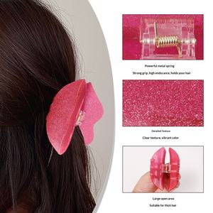 Pinza para el pelo de PVC hecha a mano, estilo dulce y moderno, serie roja, <span class=keywords><strong>con</strong></span> diseño de corazón y garra, para uso diario y versátil, para la parte trasera de la cabeza, venta al por mayor. - Product Image 3