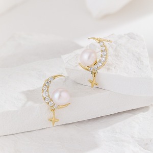 Vente en gros de boucles d'oreilles tendance haut de gamme pour femmes Zircon perle d'eau douce forme de lune Simple élégant coréen japonais mode cuivre - Product Image 2