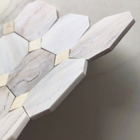 Nouvelle conception de mosaïque hexagonale et octogonale en marbre blanc doré de luxe pour salle de bain et crédence de cuisine