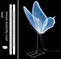 Ouvrez et fermez le papillon Le papillon avec des lumières déplacera les ailes décoratives