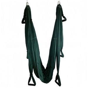 Hamaca de Yoga Aéreo con Correas Antideslizantes Moradas para Ejercicios de Fitness y Moldeamiento Corporal en Casa o Gimnasio - Product Image 2