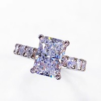 Bague en moissanite taille radiant de qualité supérieure en argent sterling 925 pour femme, idéale pour les fêtes, mariages et fiançailles - En vente