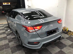 Pellicola Adesiva in Vinile PVC 1,52*18m per Carrozzeria Auto, Protezione Antigraffio, Finitura Lucida Grigio Cemento Cristallino - Product Image 5