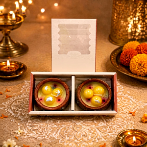 Bougie artisanale Aakar Candles SP-01 Rasmalai, parfum florale, pot en terre cuite, pour la décoration de la maison - Product Image 1
