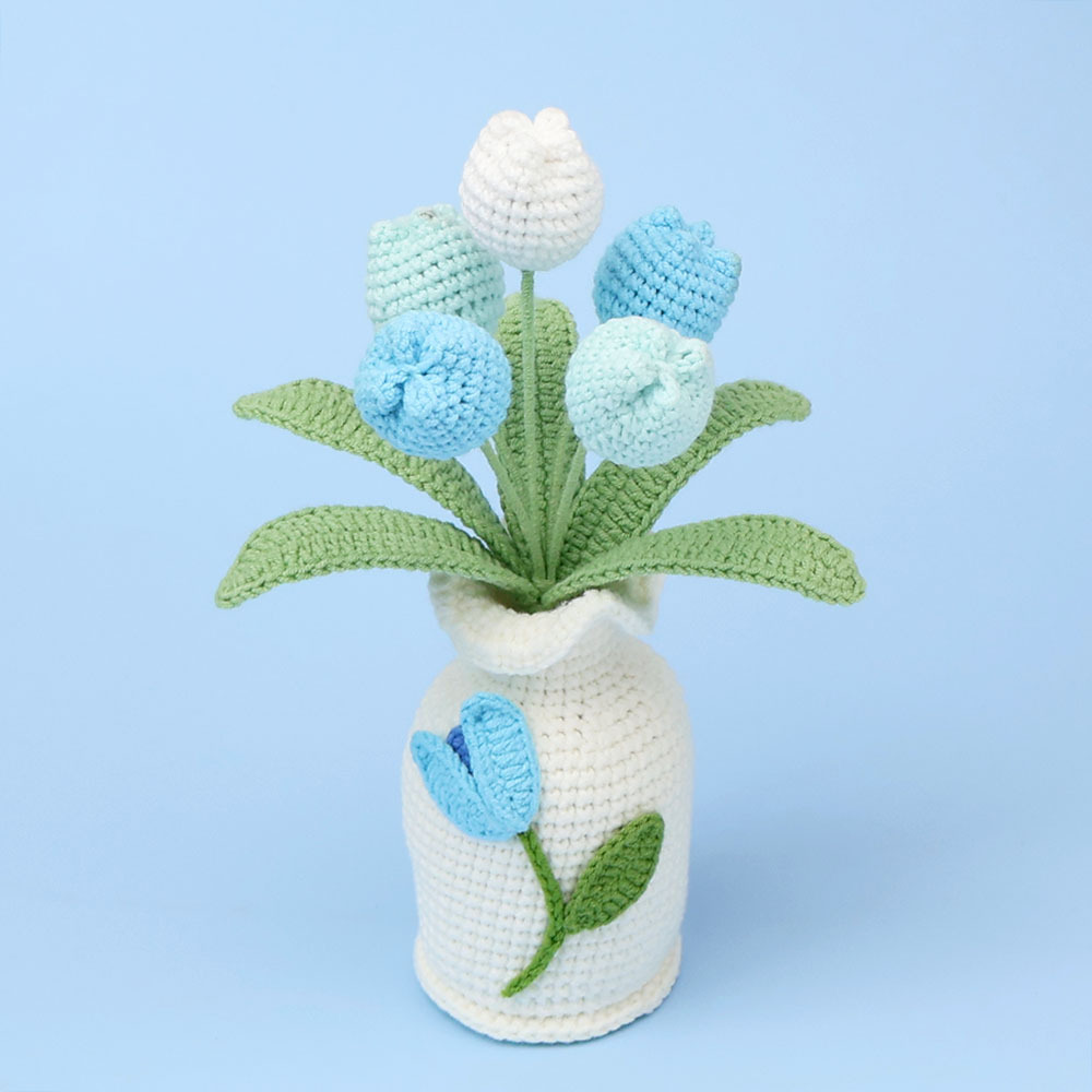 Tulipes bleues dégradées, grand vase blanc, style Z
