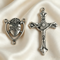 Médaille religieuse en alliage de 0,79 po, motif Sacré-Cœur d'Italie, plaquée anti-argent, avec pendentif crucifix de chapelet catholique de 1,69 po