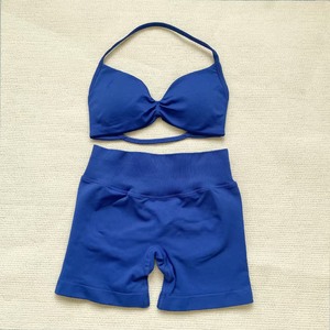 Conjunto <span class=keywords><strong>de</strong></span> Yoga para Mujer: Sujetador Deportivo <span class=keywords><strong>de</strong></span> Alta Elasticidad con Espalda Halter y Efecto Levanta Glúteos <span class=keywords><strong>de</strong></span> Secado Rápido y Pantalones Cortos <span class=keywords><strong>de</strong></span> Entrenamiento - Product Image 4