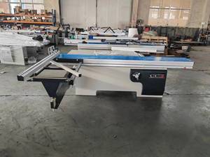 CNC de <span class=keywords><strong>madera</strong></span> <span class=keywords><strong>90</strong></span> <span class=keywords><strong>grados</strong></span> 2800mm Vertical Digital neumático <span class=keywords><strong>prensa</strong></span> Panel Sierra deslizante Mesa Panel Sierra - Product Image 4
