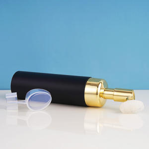 Bouteille Distributrice de <span class=keywords><strong>Mousse</strong></span> en Silicone Noir Mat 200ml avec Pompe et Brosse, Dorée par Galvanoplastie, pour Nettoyant Visage et Savon Moussant – Vente en Gros - Product Image 4