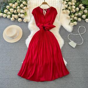 Nouvelle Robe Longue Plissée Unie Taille Unique Col V Ajustée à la Taille, Tendance et Élégante, Idéale pour l'Été – Parfaite pour Femme - Product Image 2