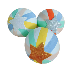 Bola Sorpresa Multicolor Vibrante con Juguetes Ocultos para Niños - Regalo Misterioso Festivo para Halloween, Pascua y Año Nuevo - Product Image 3