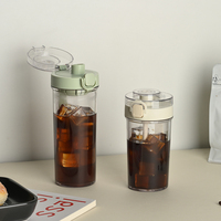 Bouteille de boisson en plastique sans BPA avec anse de transport, paille amovible, grand bec verseur, filtre et sangle en silicone pour infusion de thé
