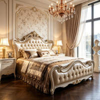 Vintage Europäisches Barock-Kingsize-Bett Handgeschnitztes Massivholz Goldvergoldung Champagner Gesteppte Lederpolsterung Schlafzimmermöbel