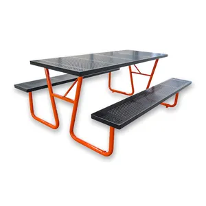 โต๊ะปาร์ตี้และเก้าอี้โต๊ะปิกนิกพร้อมรูร่มโต๊ะโลหะทรงกลมกลางแจ้งสำหรับรีสอร์ท