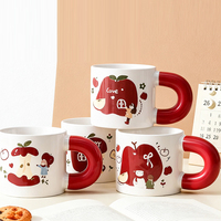 Vente en gros de tasses à café en céramique créatives de style nordique avec poignée épaisse, design pomme, cadeau de Noël pour couple, pour boissons chaudes, avec logo personnalisé