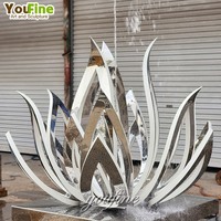 Fontaine sculpturale en acier inoxydable en forme de fleur de lotus, pétales perforés multicouches avec éclairage LED, pour extérieur, jardin, hôtel, villa