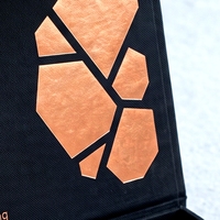 Boîte à parfum rigide écologique de style livre noir magnétique personnalisée avec insert ajusté pour cosmétiques, soins de la peau, parfum, cadeau