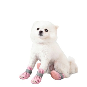 Chaussures d'été respirantes en maille pour chien, antidérapantes, avec sangle élastique réglable, sandales mignonnes pour petits chiens, pour la marche en extérieur - Product Image 5