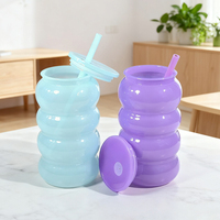 Gobelet de voyage en plastique coloré de 16 oz à paroi simple avec couvercle et paille pour voiture