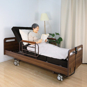 Lit d'hôpital électrique réglable en hauteur, en bois massif, avec accoudoirs, pour usage en chambre de personnes âgées - Product Image 2