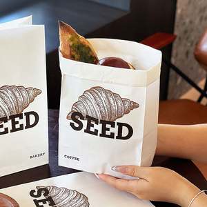 Sacs en papier kraft brun classiques écologiques de taille personnalisée avec logo de boutique, fond carré blanc pour pizza - Product Image 2