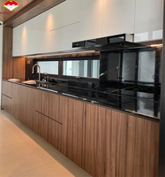 Dalles de pierre de granit noir brésilien luxe poli avec des veines blanches pierre naturelle pour les comptoirs de panneaux muraux d'escaliers de villa