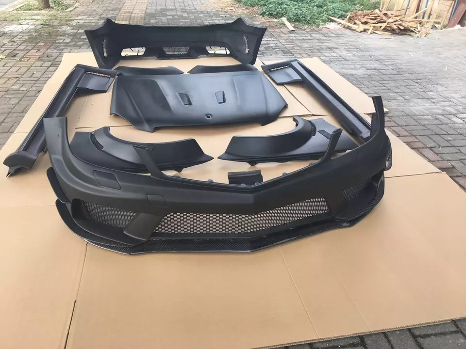 Black Series Style Body Kit With Front Fenders Side Skirts Bumpers Spoiler for Merce C Class W204 C63 C200 C300