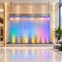 Fontaine murale intérieure moderne en maille métallique mobile sur mesure avec cascade en acier inoxydable et techniques de verre