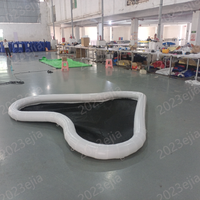 Yacht de golf flottant avec cible flottante, parcours de golf aquatique gonflable pour les divertissements marins et les fêtes