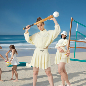 Ensemble jupe-short de sport athlétique pour femme avec protection solaire UV UPF50+, intégrant un short intégré, idéal pour le tennis - Product Image 2