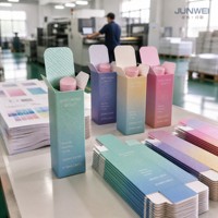 Boîtes d'emballage recyclables en papier couché imprimé avec logo personnalisé et finition vernie pour outils de maquillage et rouges à lèvres