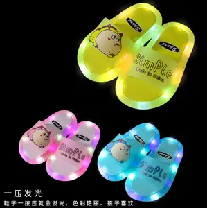 Sommer Kinder LED Hausschuhe Baby Badezimmer Sandalen Kinderschuhe für Mädchen Jungen Leuchten Schuhe Kleinkind Slipper