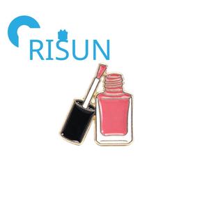 Al por mayor, pin de solapa de esmalte personalizado, estilo botella de esmalte de uñas rosa, con acabado pulido duro y suave, tipo broche, joyería - Product Image 5