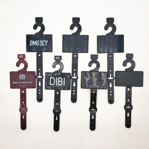 ไม้แขวนเสื้อพลาสติกสีดำขนาดเล็ก140มม. พร้อมพิมพ์โลโก้ที่กำหนดเองสำหรับเข็มขัด - Product Image 3