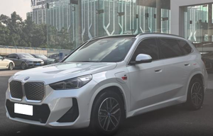 BMW IX1 2024 Usado, EDrive25L, Paquete MSport, Eléctrico, 204hp, 5 Asientos, Volante a la Izquierda, Tracción Delantera, SUV Compacto, 510km de Autonomía, Pintura Original de Fábrica - Product Image 2