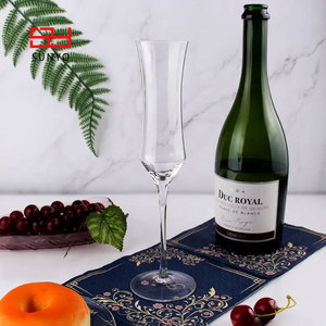 Claramente cristal personalizado forma de tulipán hecho a mano champán flauta copas champán para parejas conseguir Marri - Product Image 2