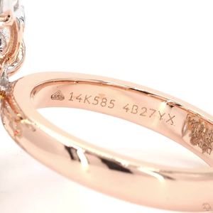 Elegante Anillo de Oro con Diamantes para Mujer, Estilo Lujoso, Regalo de Compromiso o Boda, Joyería Fina, Brillo Clásico - Product Image 2