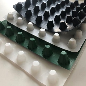 Tabla de drenaje de plástico de alto flujo con canales para paisajismo y drenaje trasero de muros de contención - Product Image 4